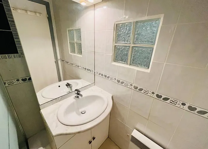 Le Guiton - Parking Wifi